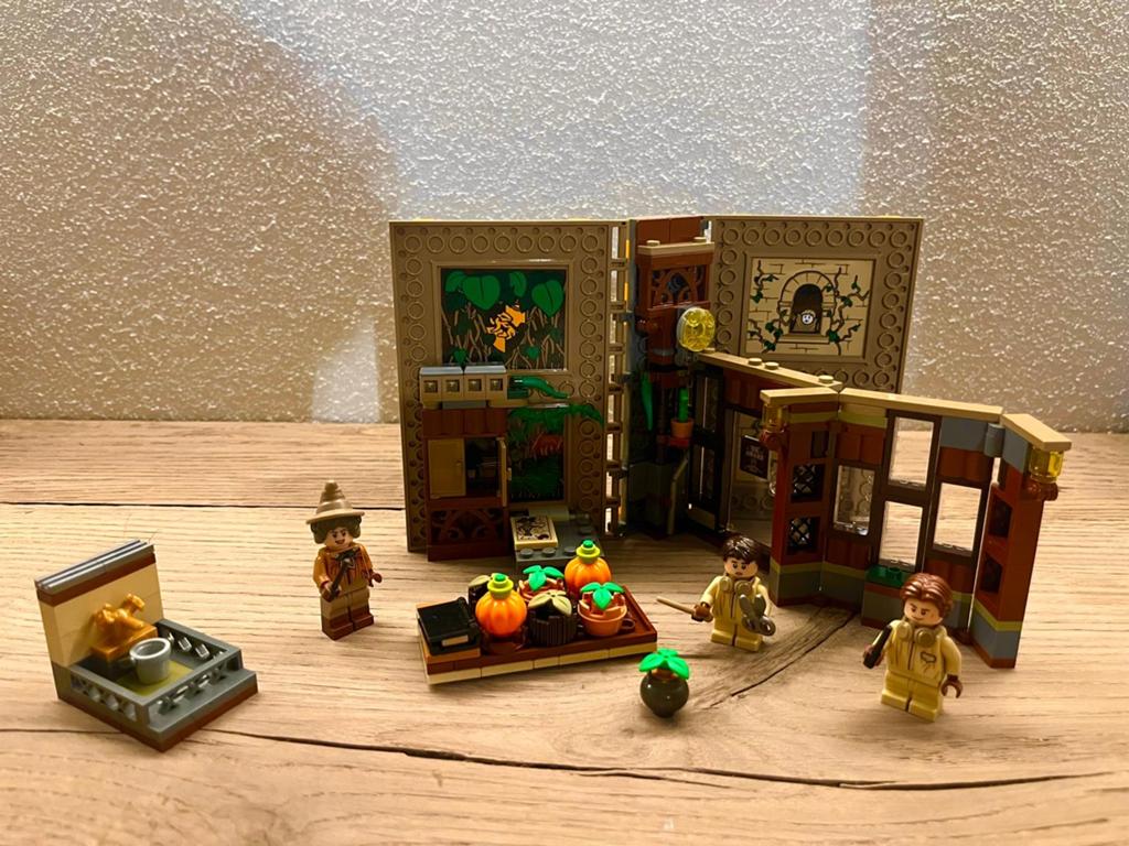 Lego Harry Potter Herbologie Klaslokaal Boek 76384, Ophalen of Verzenden, Zo goed als nieuw