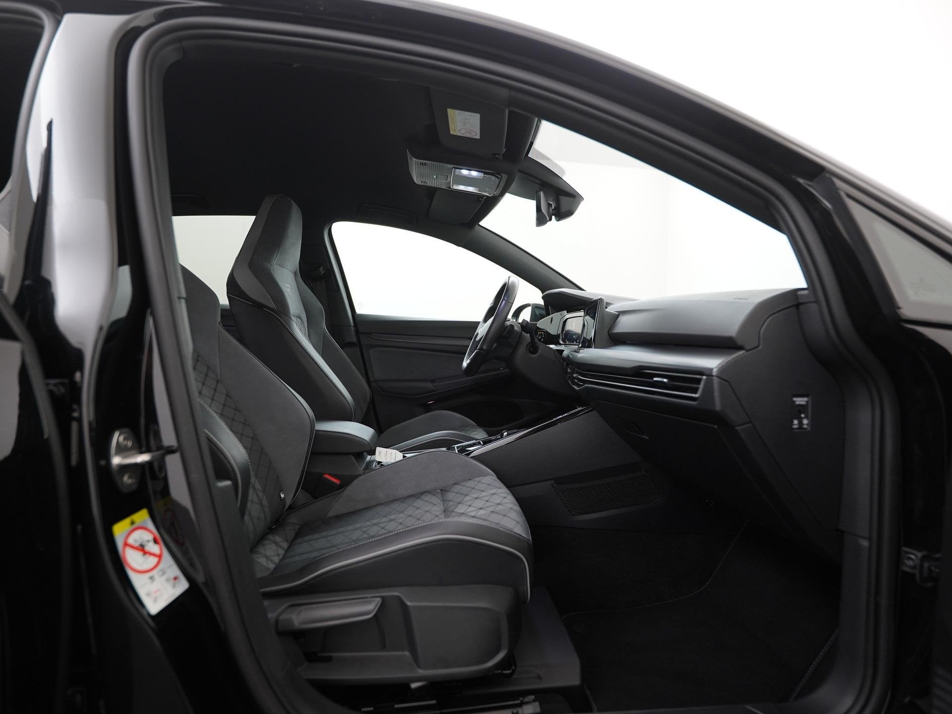 Volkswagen Golf 1.5 eTSI R-Line DSG | Trekhaak | Harman/Kard, Stof, 4 cilinders, Zwart, Golf