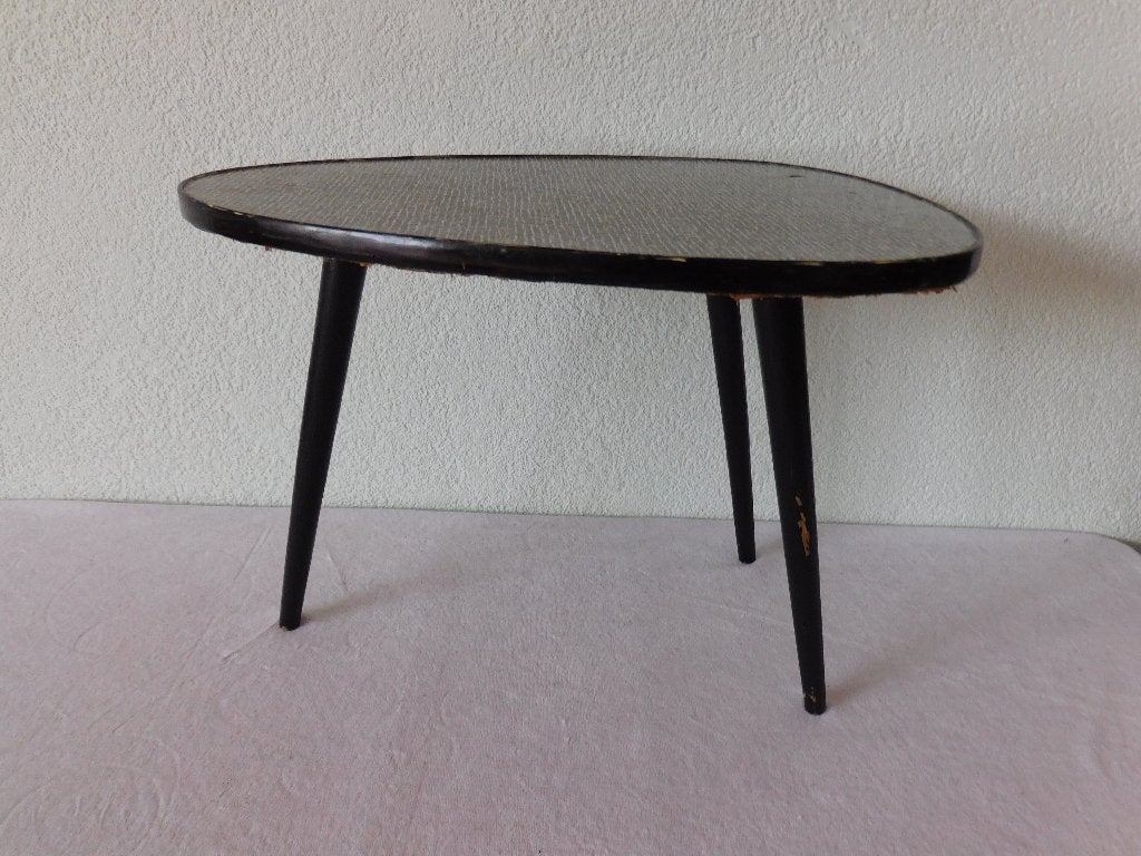 Vintage driehoek tafeltje, formica bovenblad op 3 houten ron, Ophalen, Huis en Inrichting