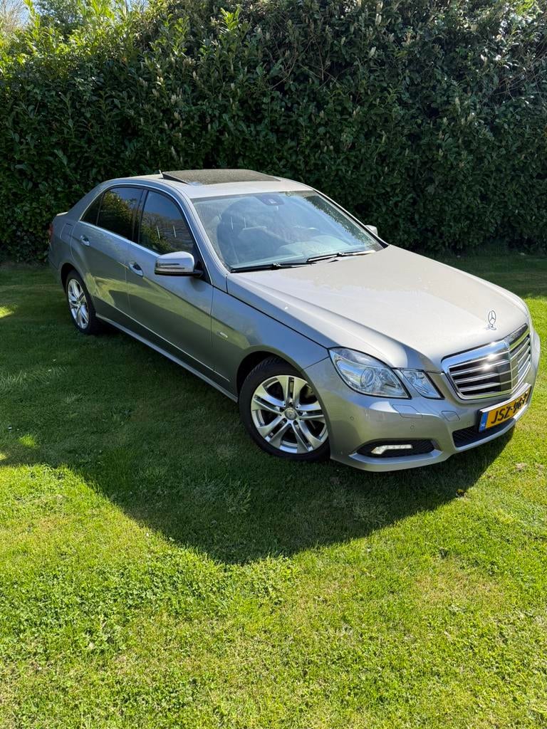Mercedes-Benz E-Klasse 3.5 E350 CGI Sedan AUT 2009 Grijs, Auto's, Automaat, Euro 5, Achterwielaandrijving, Zwart