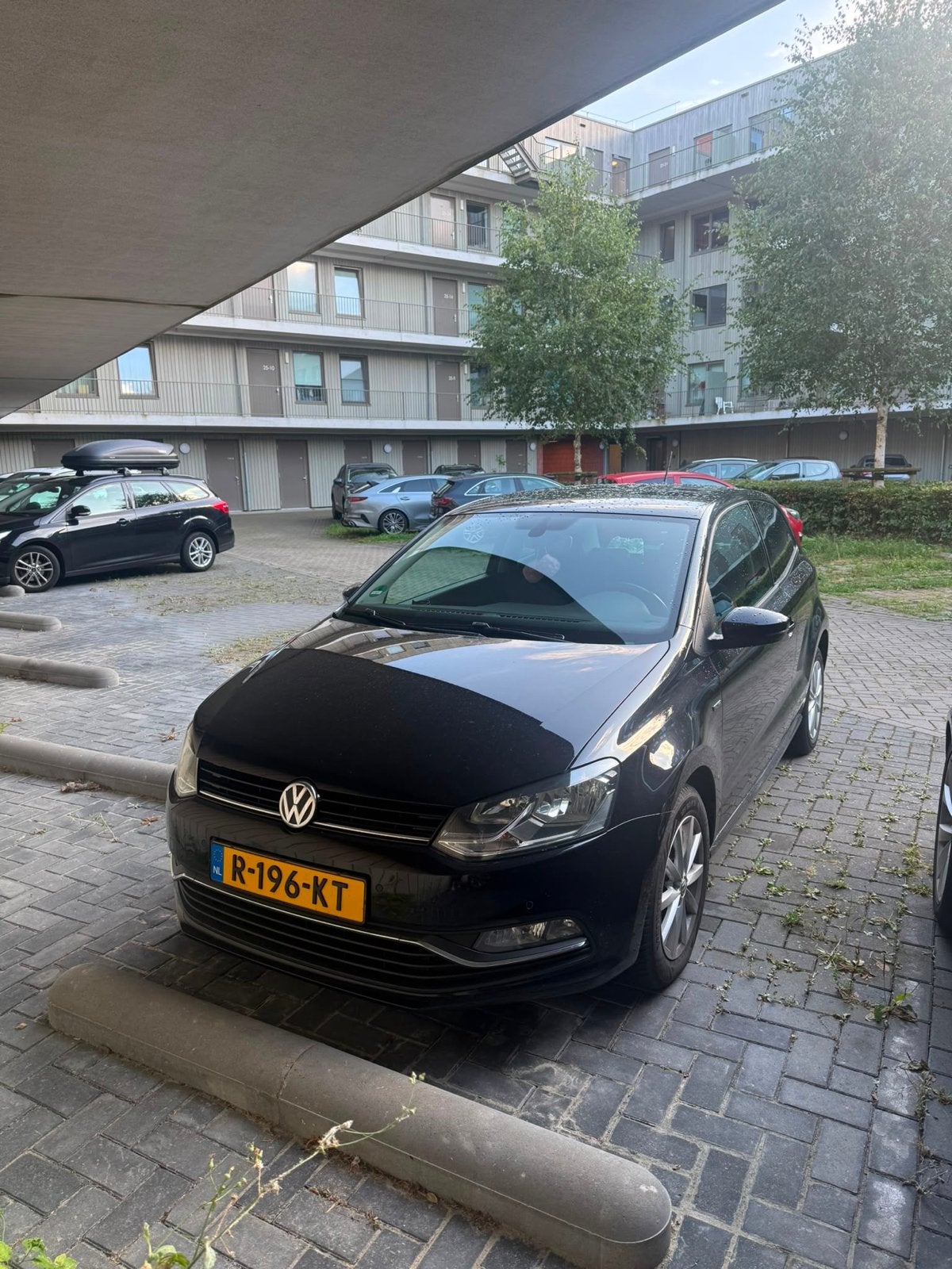 Volkswagen Polo 1.0 MPI 44KW 2015 3DRS Zwart, Auto's, Stof, 40 €/maand, Zwart, Handgeschakeld
