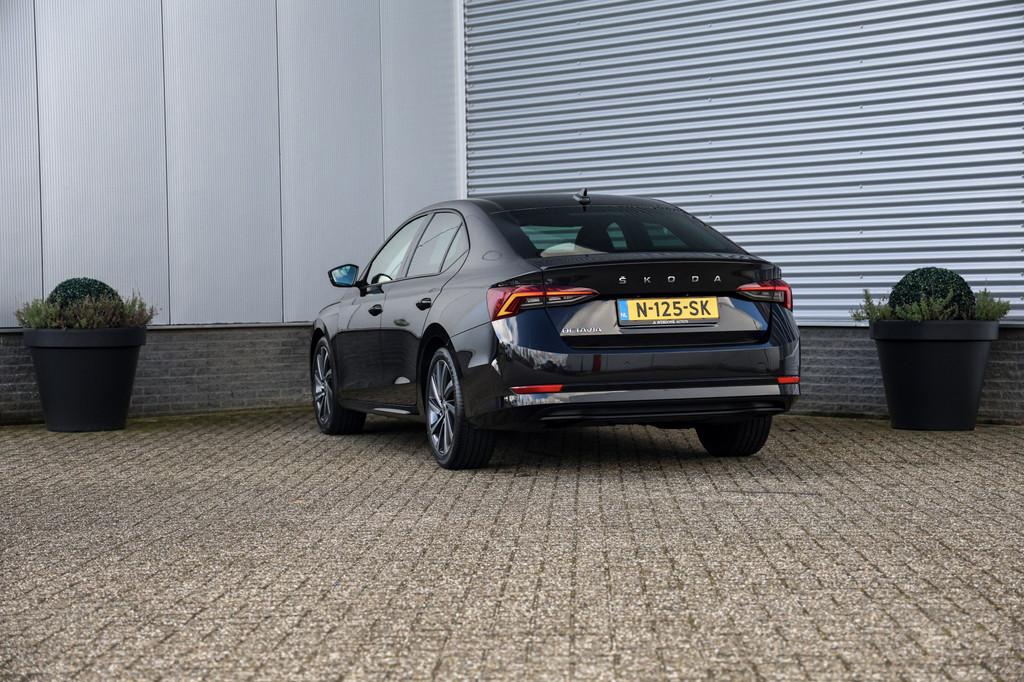 Skoda Octavia 1.0 TSI 110PK Sport Black Edition NAP|Sportst|, Auto's, Skoda, Voorwielaandrijving, Stof, Gebruikt, Zwart