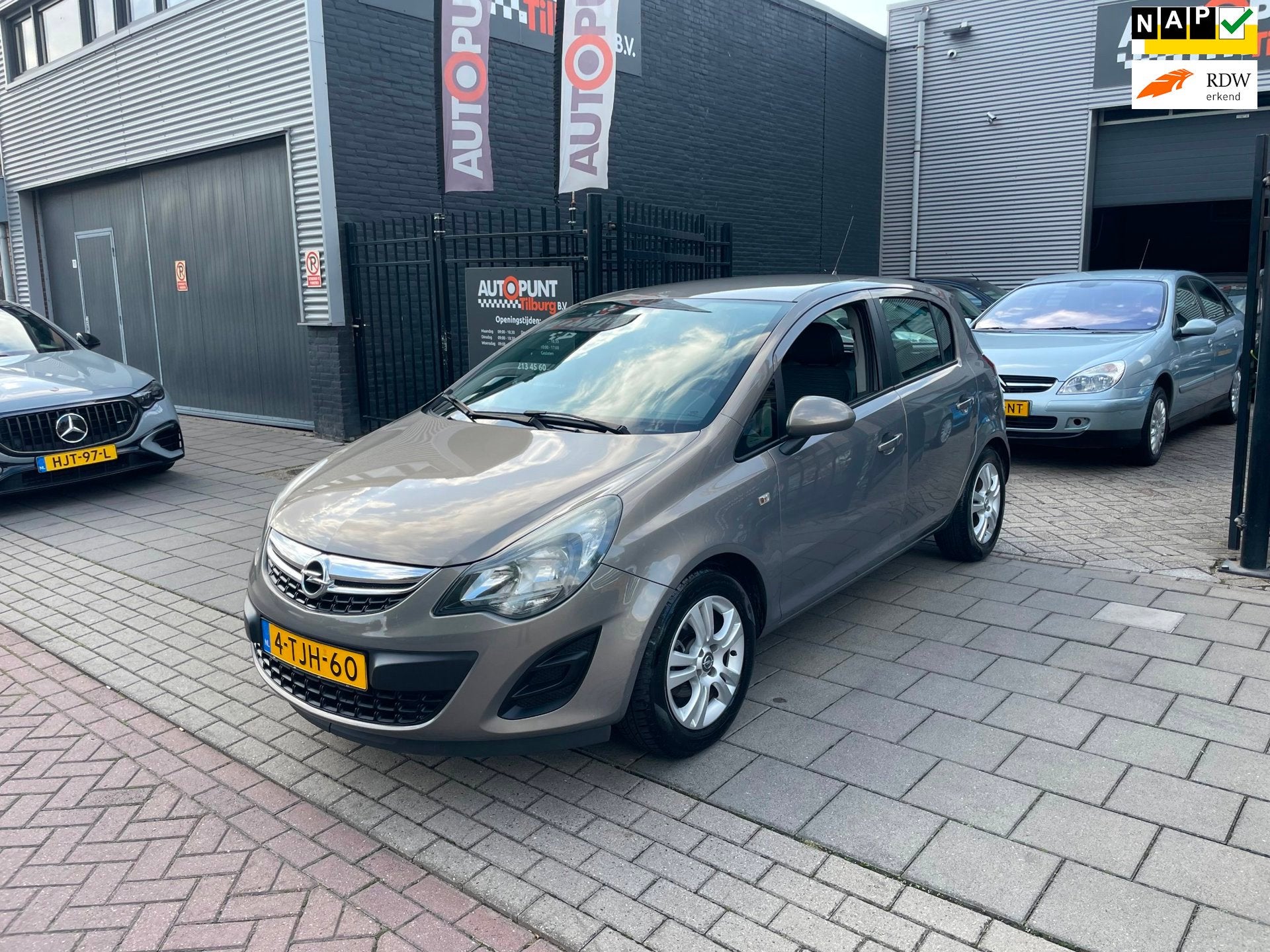 Opel Corsa 1.2-16V Berlin 3e Eigenaar! Trekhaak Airco NAP AP, Auto's, Voorwielaandrijving, Euro 5, Gebruikt, 750 kg