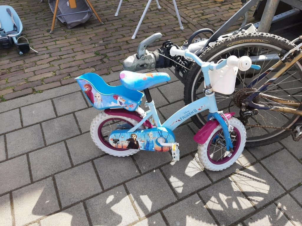 Frozen kinderfiets met 2 lekke banden, Fietsen en Brommers, Fietsen | Kinderfietsjes, Ophalen of Verzenden, Gebruikt, Minder dan 16 inch