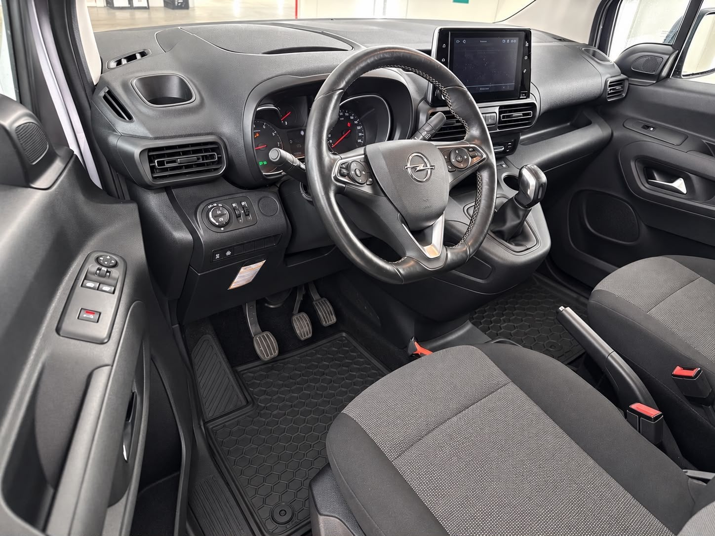 Opel Combo 1.5D Innovation | Camera | Blind Spot | Trekhaak, Voorwielaandrijving, Stof, Gebruikt, 4 cilinders
