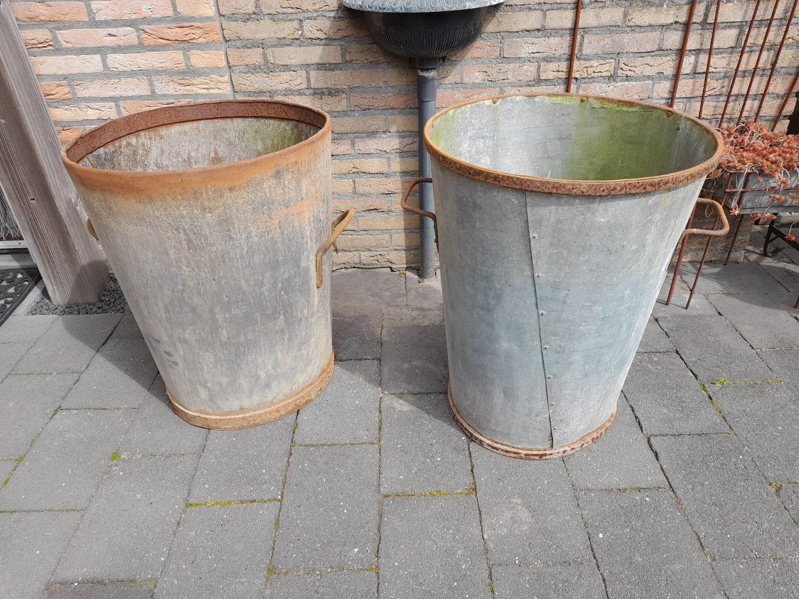 2 zinken mudzakvullers, Ophalen