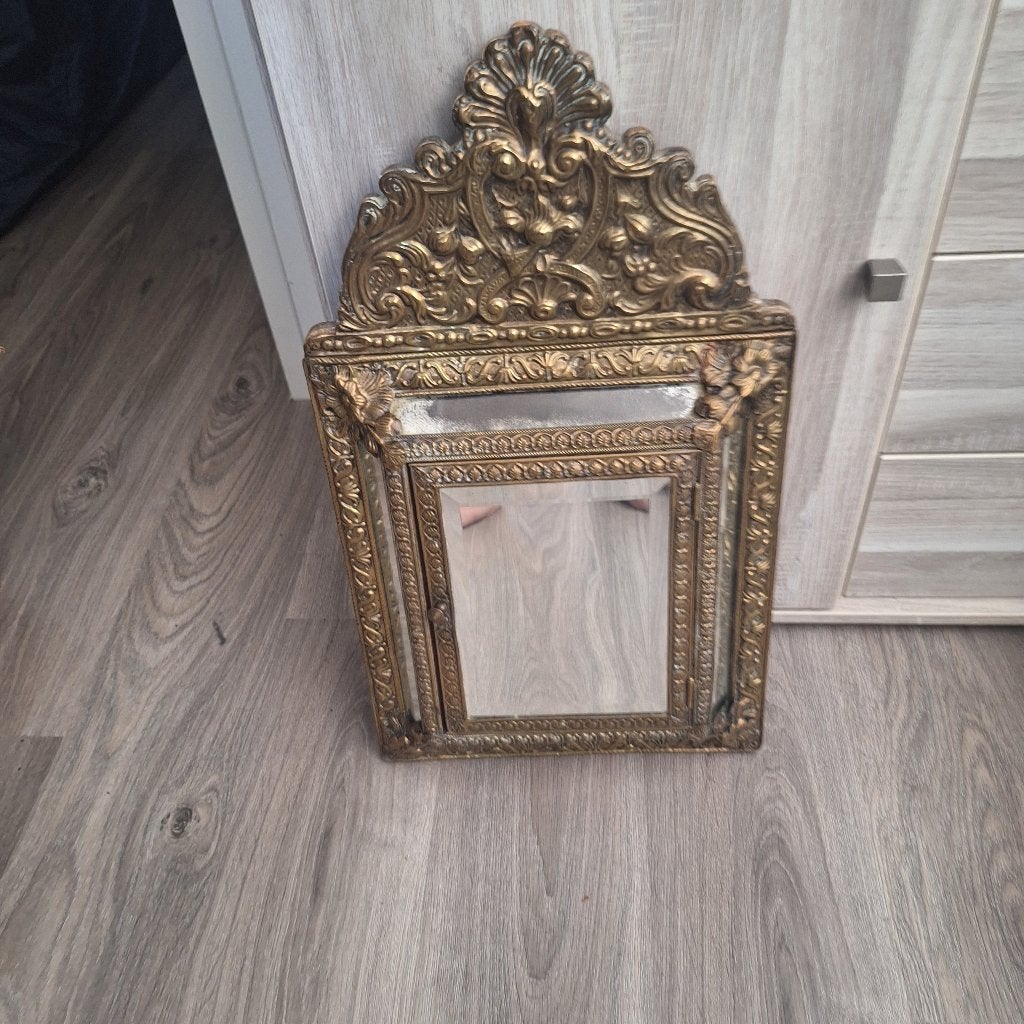 Latoenkoper halkastje met spiegel en borstels, Antiek en Kunst, Ophalen of Verzenden, Rechthoekig, Minder dan 50 cm, Minder dan 100 cm