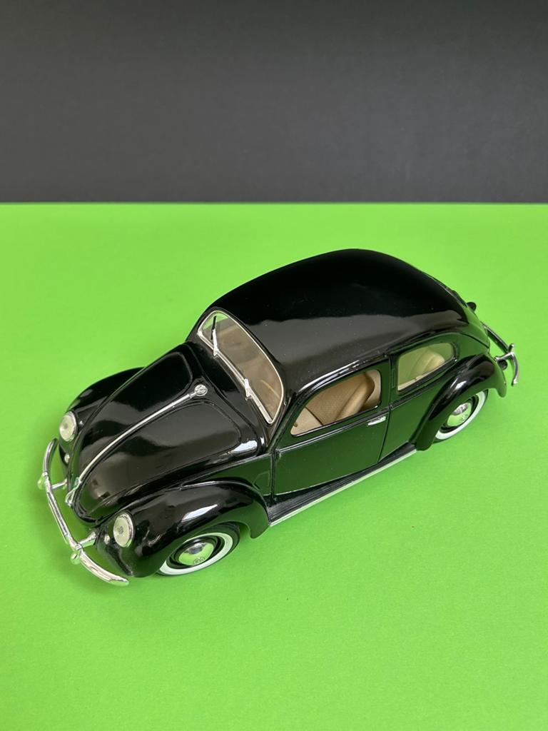Zwarte Volkswagen Kever modelauto - Zonder doos, Hobby en Vrije tijd, Modelauto's | 1:18, Ophalen of Verzenden, Zo goed als nieuw