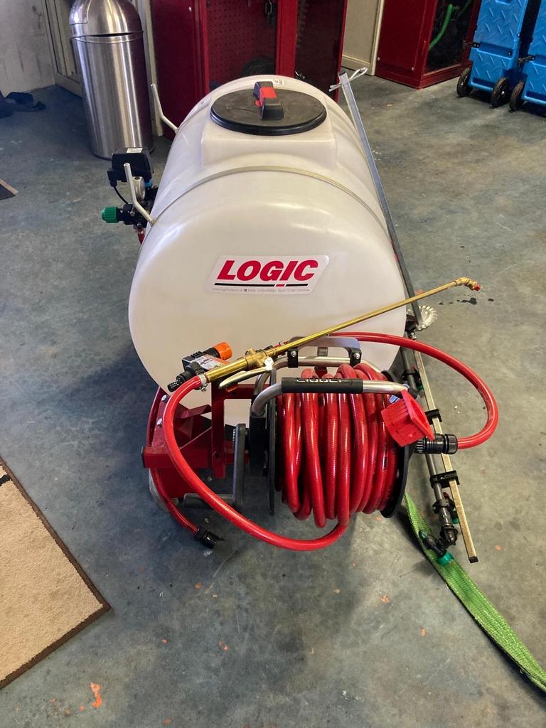 Logic spuitmachine "ZGAN" 270 liter met spuitboom en haspel, Ophalen, Akkerbouw, Gewasbescherming en Bemesting