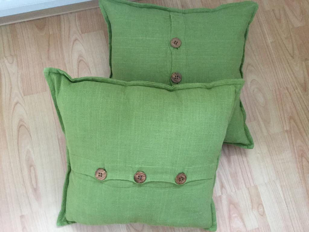 Prachtige groene woonkussens afm. 45X45 cm - 2 stuks, Ophalen of Verzenden, Gebruikt, Groen, Vierkant