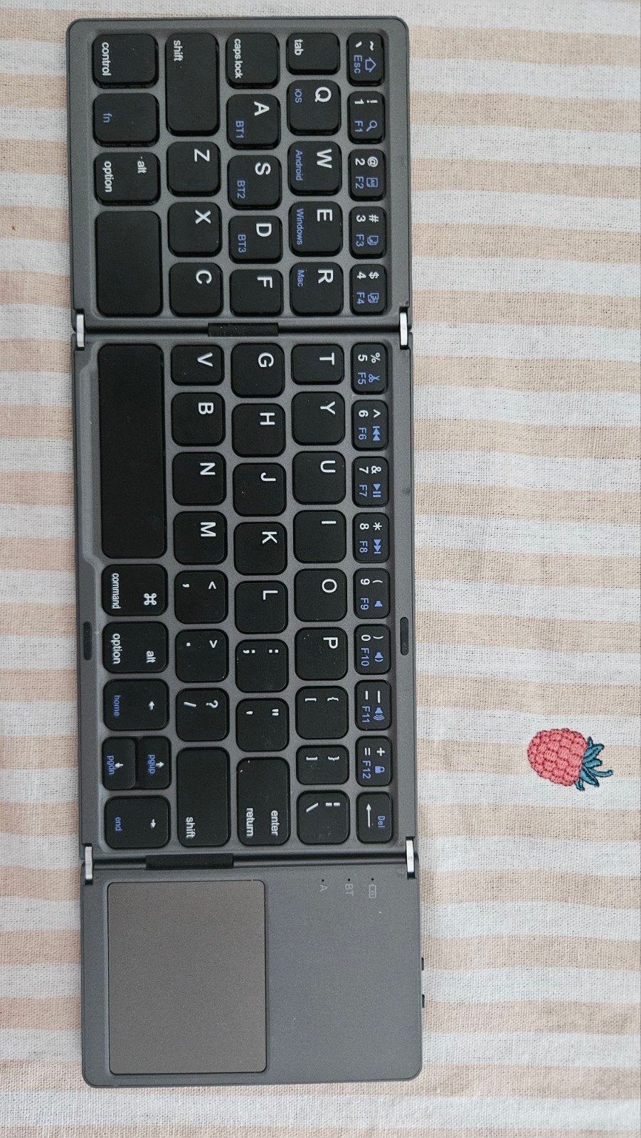 Opvouwbaar Bluetooth Toetsenbord met Touchpad - QWERTY, Opvouwbaar, Ophalen of Verzenden, Zo goed als nieuw, Draadloos