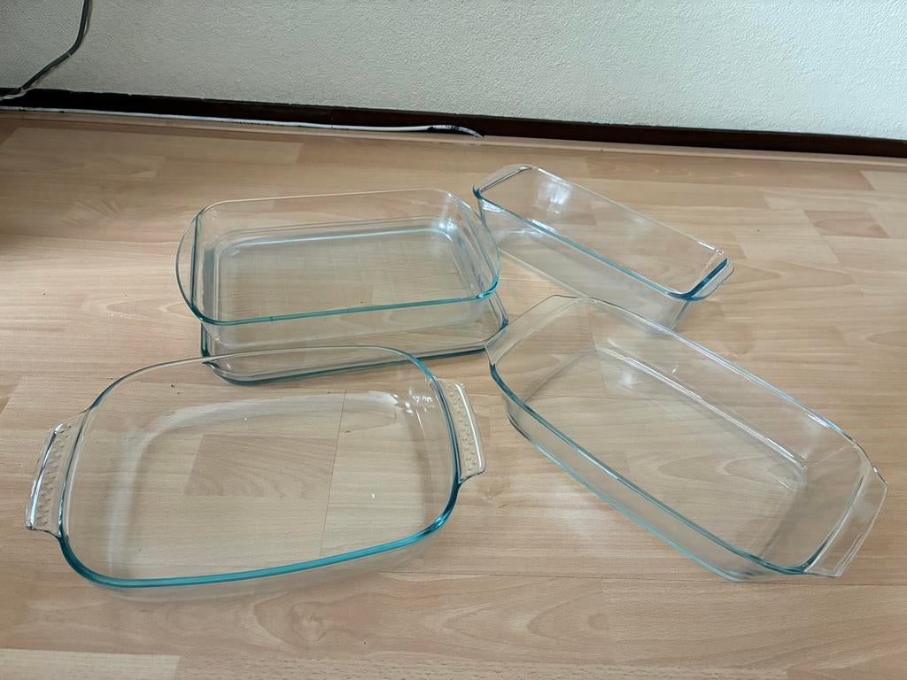 Set van 4 glazen ovenschalen, Ophalen of Verzenden, Zo goed als nieuw, Overige merken, Glas