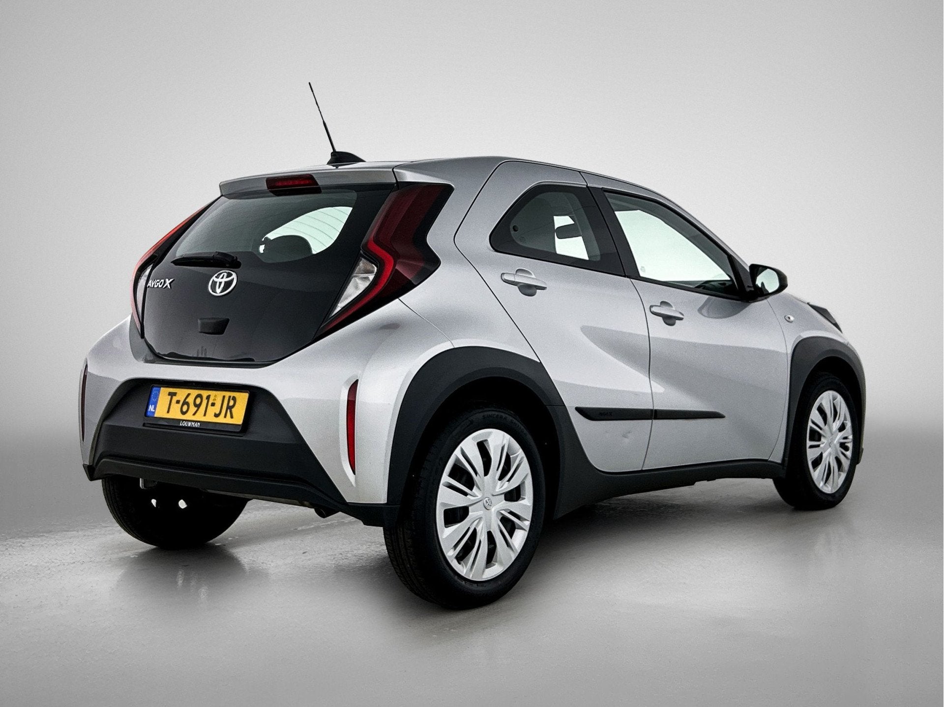 Toyota Aygo X 1.0 VVT-i MT Play (bj 2023), Auto's, 12 maanden, Gebruikt, 920 kg, 4 stoelen