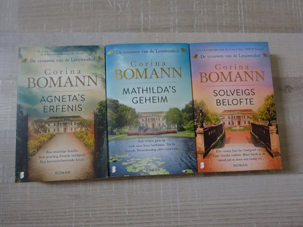CORINA BOMANN - DE VROUWEN VAN DE LEEUWENHOF COMPLETE SERIE, Boeken, Ophalen of Verzenden, Gelezen