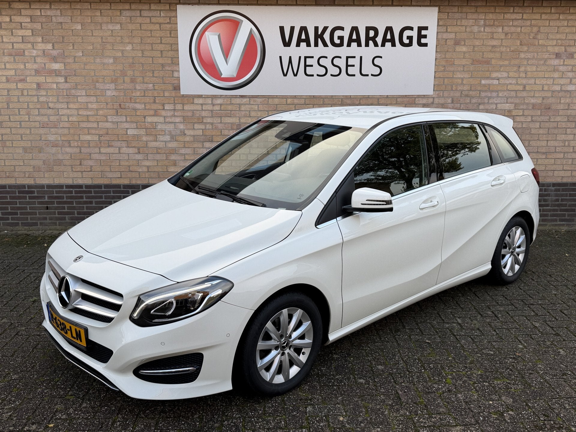 Mercedes-Benz B-Klasse 180 Automaat | PDC | Trekhaak | LED |, Auto's, Mercedes-Benz, 12 maanden, Gebruikt, 4 cilinders, 1595 cc