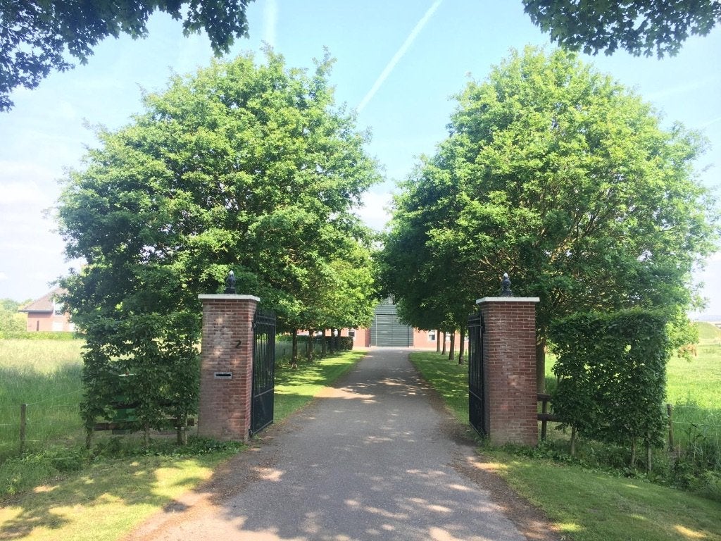 TE HUUR  Bedrijfsruimte en/of praktijkruimte-kantoor -Breda, 350 m², Huur, Bedrijfsruimte