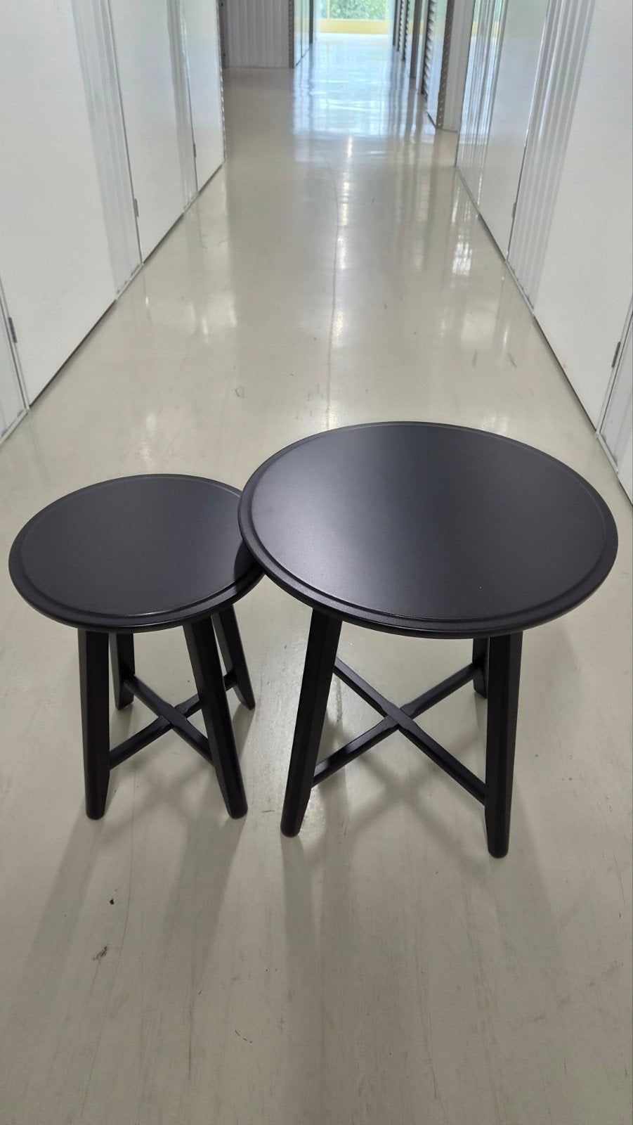 Set van 2 zwarte bijzettafels, Minder dan 55 cm, Rond, Zo goed als nieuw, Modern
