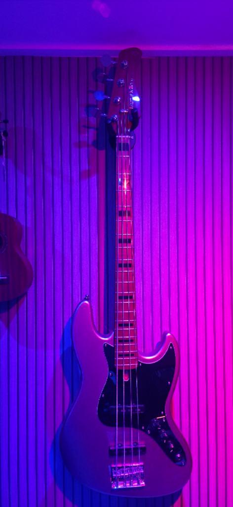 Sire Marcus Miller V5 bassgitaar Champagne Gold Mettalic, Muziek en Instrumenten, Ophalen, Zo goed als nieuw, Elektrisch