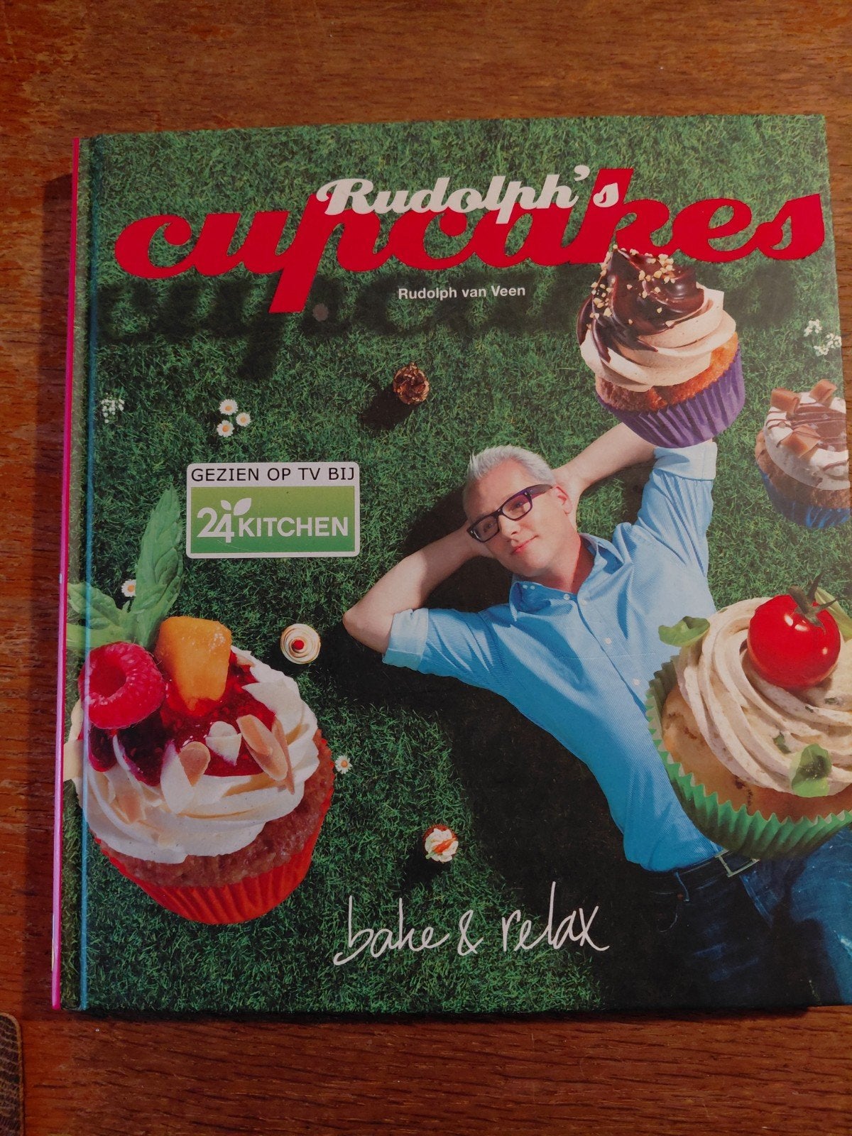 Rudolph's Cupcakes: Bake & Relax - Rudolph van Veen, Taart, Gebak en Desserts, Gezond koken, Nieuw, Ophalen of Verzenden