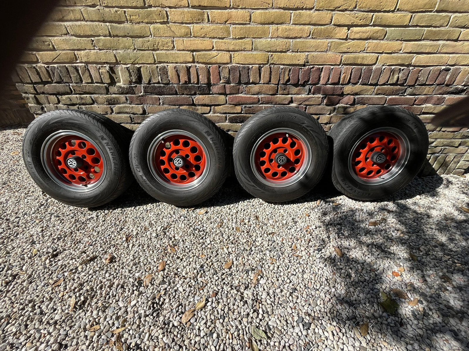 4xVW T2 T3 VW Atiwe Käseloch velgen met banden/moeren/caps, Ophalen