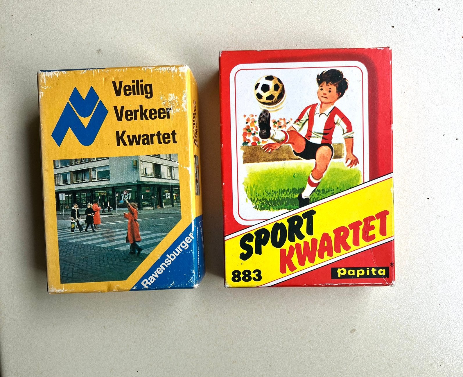 Kinder KWARTETTEN 2 stuks € 4,=, Ophalen of Verzenden, Zo goed als nieuw, Kwartet(ten)