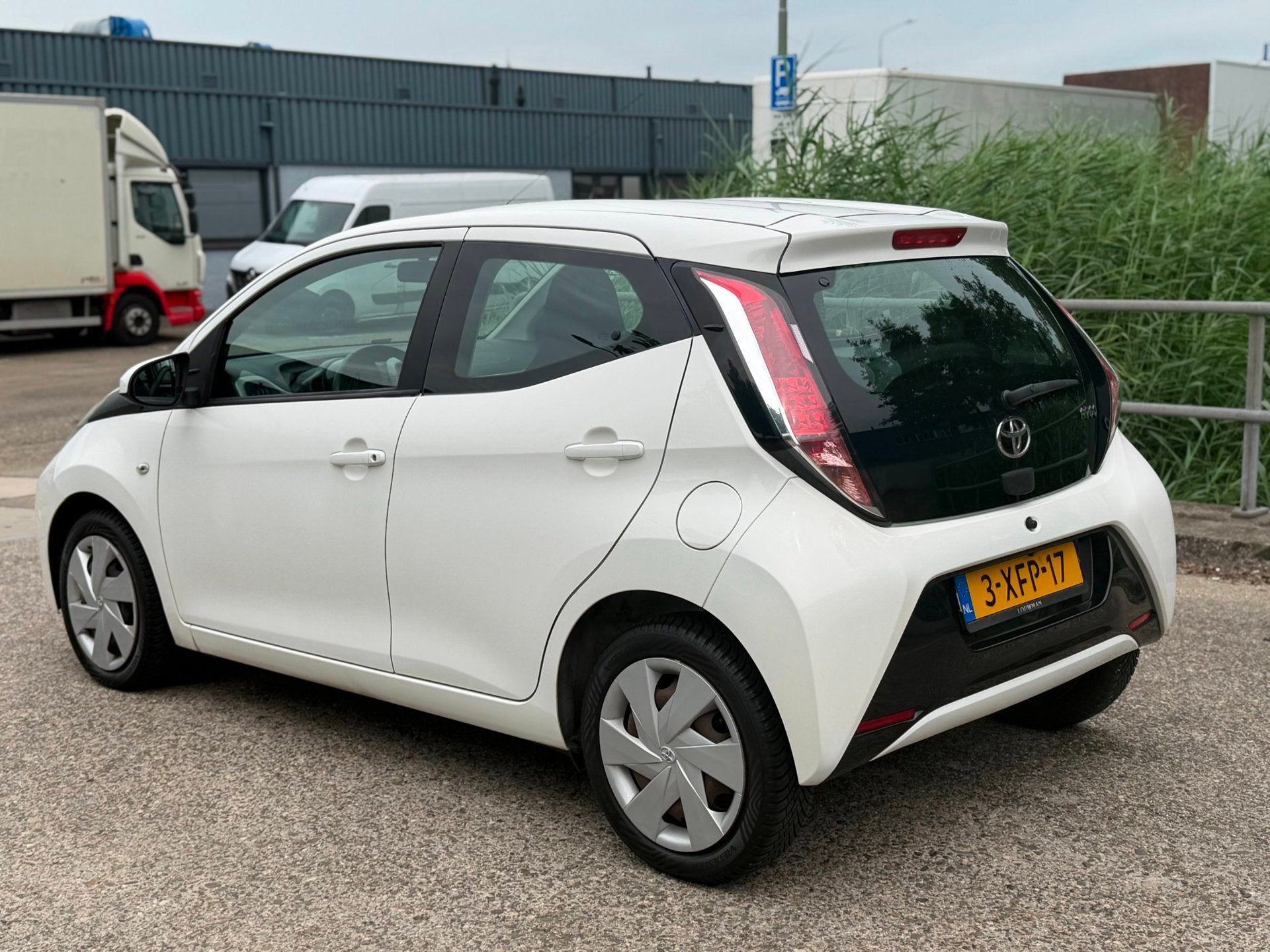 Toyota Aygo 1.0 VVT-i x-play Grootscherm Airco! Camera NAP!, Voorwielaandrijving, Euro 5, Gebruikt, 4 stoelen