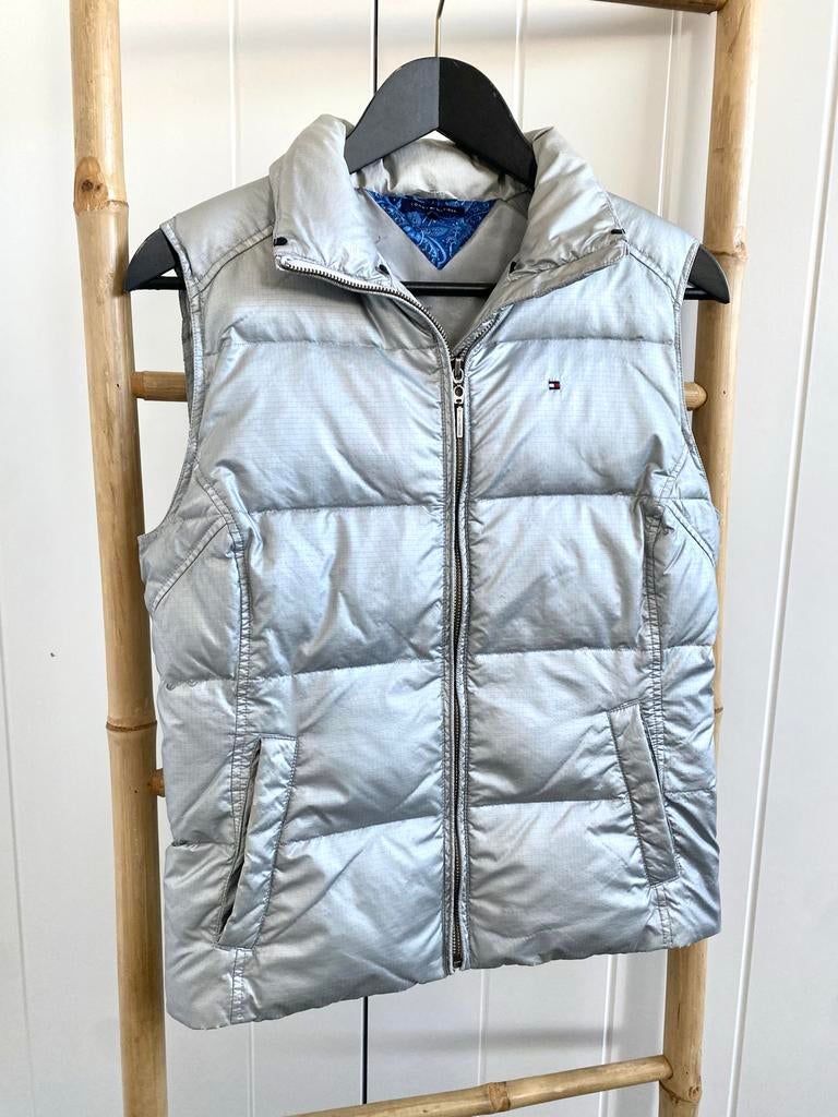 Tommy Hilfiger zilveren bodywarmer maat S, Ophalen of Verzenden, Zo goed als nieuw, Maat 38/40 (M), Grijs