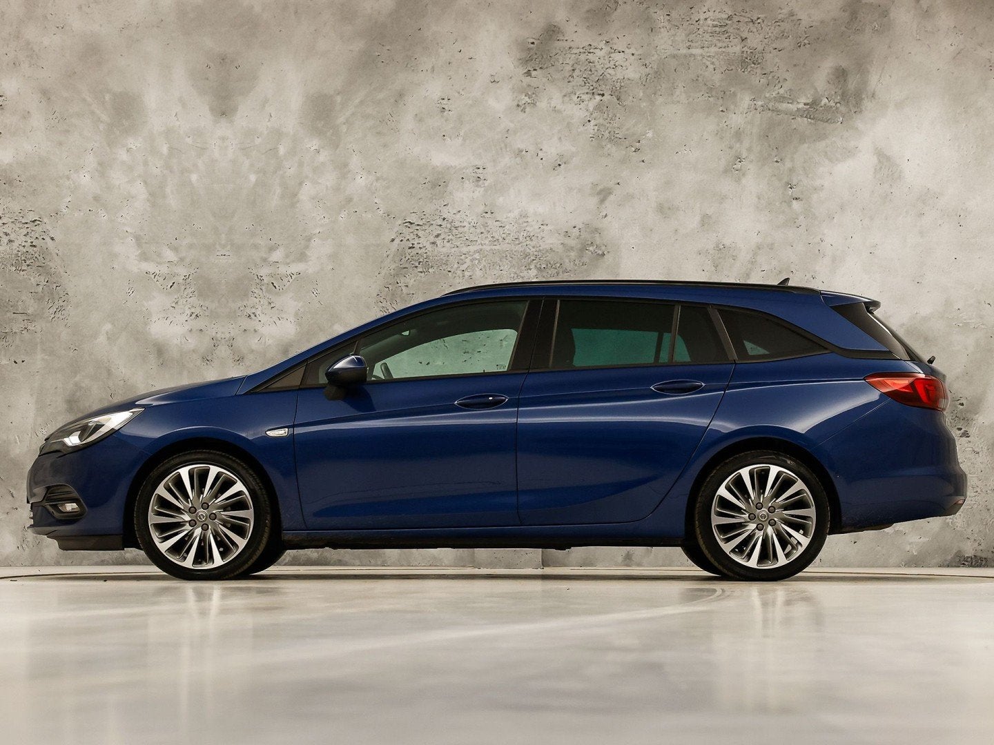 Opel Astra Sports Tourer 1.2 Launch Sport (VIRTUAL COCKPIT,, Voorwielaandrijving, 12 maanden, 1199 cc, Blauw