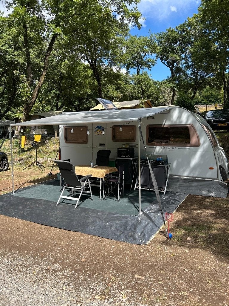 Zeer nette Knaus Südwind 550KU met Stapelbed, Rondzit, Vast bed, Particulier, 5 tot 6 meter