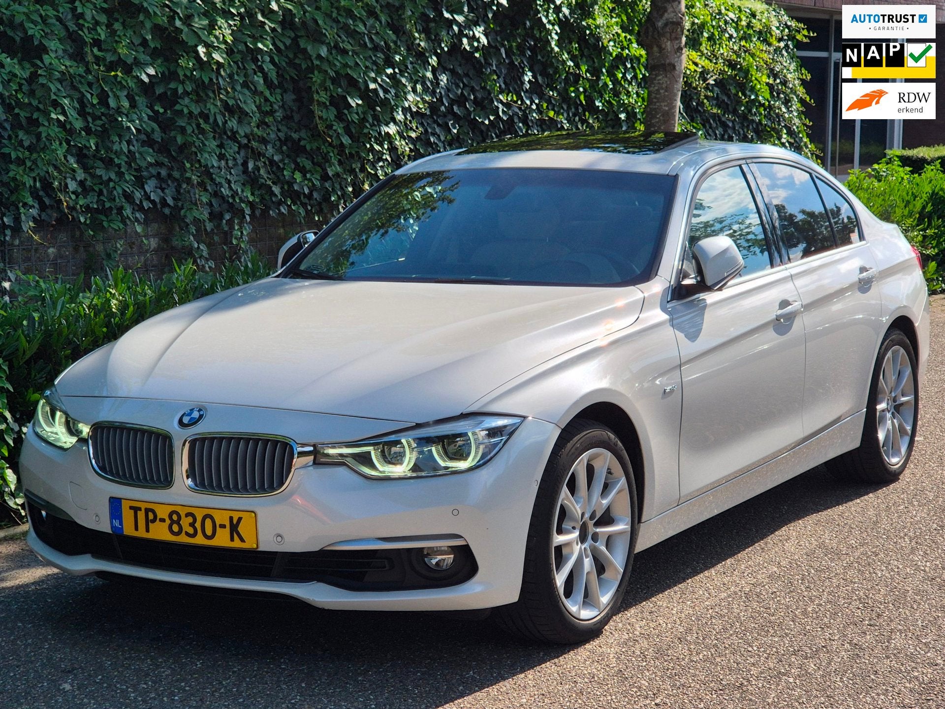 BMW 3-serie 320i Luxury Edition Individual Schuifdak Apple C, Automaat, Achterwielaandrijving, Euro 6, 4 cilinders