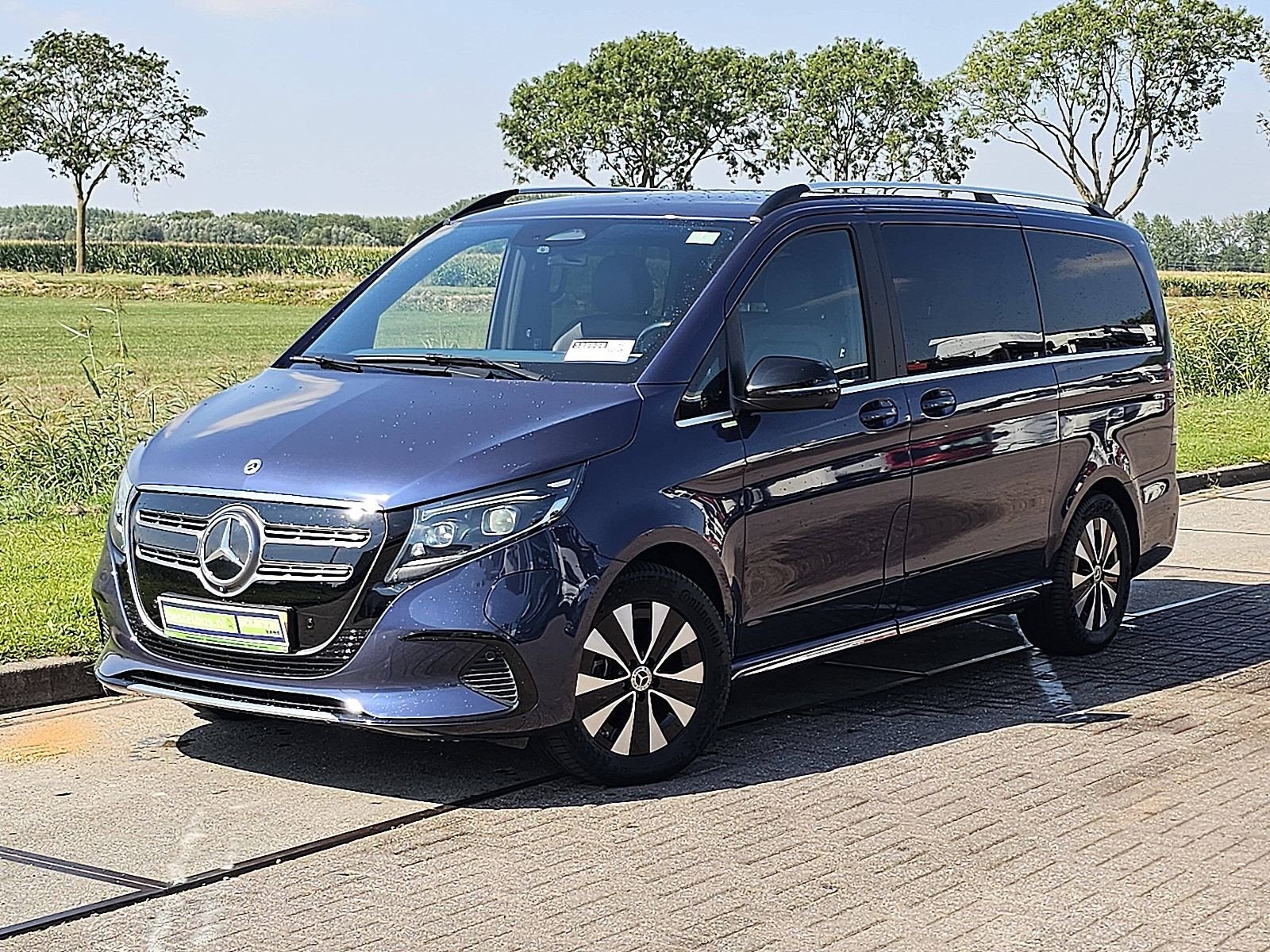 MERCEDES-BENZ EQV 300 wltp 364 kms 90kwh, Auto's, Bestelauto's, Automaat, Gebruikt, Blauw, 2588 kg