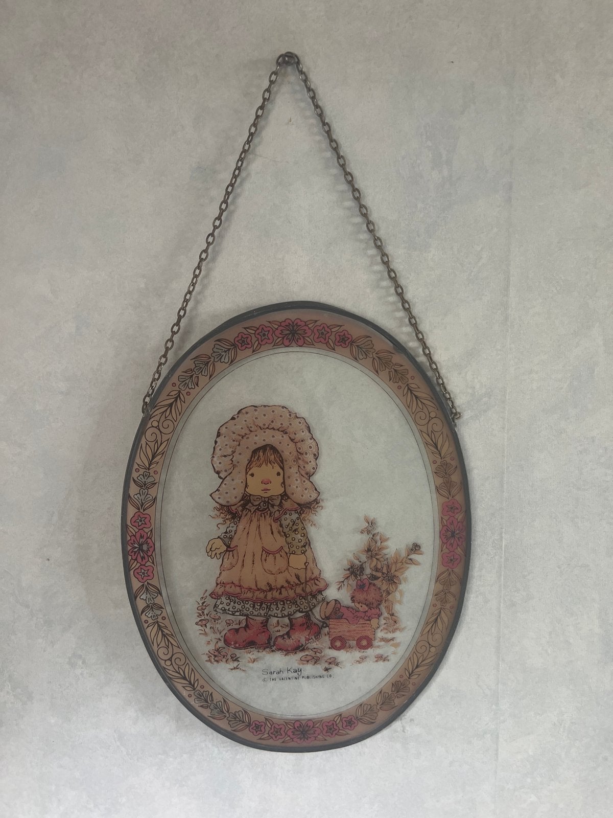 Vintage Sarah Kay Ovaal Glas Schilderij - Meisje met Hond, Gebruikt, Oorspronkelijke maker, Ophalen of Verzenden, Schilderij