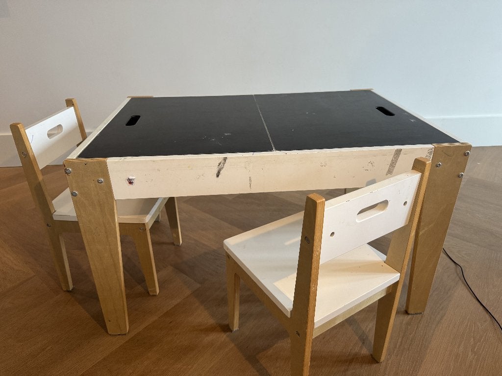 Kindertafel met twee stoelen, Kinderen en Baby's, Kinderkamer | Tafels en Stoelen, Ophalen, Gebruikt, Tafel(s) en Stoel(en)