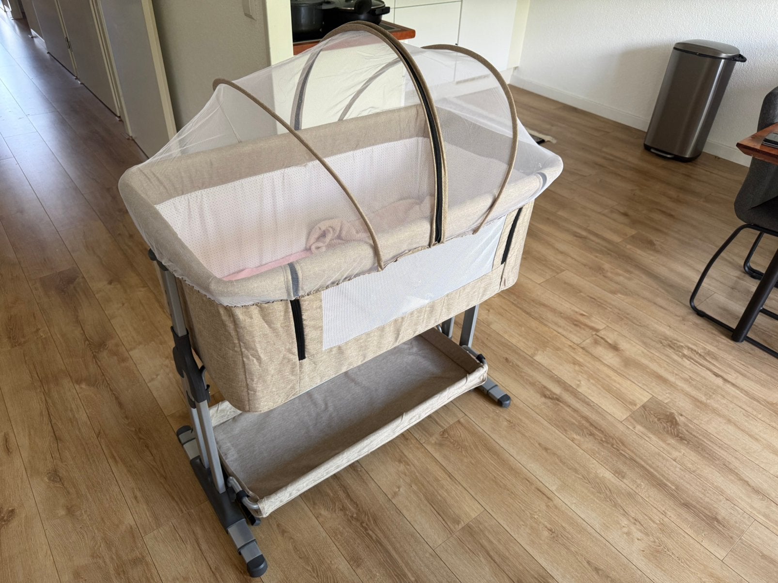 Co sleeper, hoogte verstelbaar, muggennet en 2 wielen, Antiek en Kunst, Ophalen