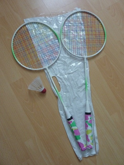 Badminton Rackets Set met Shuttle + gratis racket, Sport en Fitness, Ophalen, Zo goed als nieuw, Racket(s)