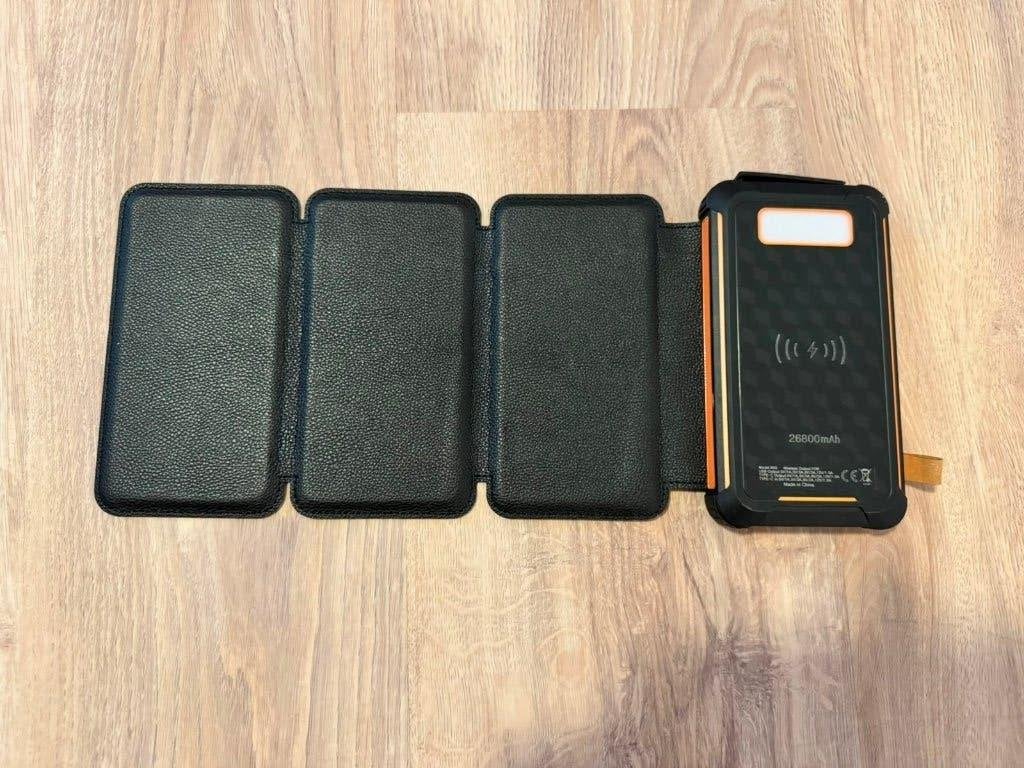 Solar power bank 26800 mAh with 4 solar panels, Ophalen of Verzenden, Zo goed als nieuw