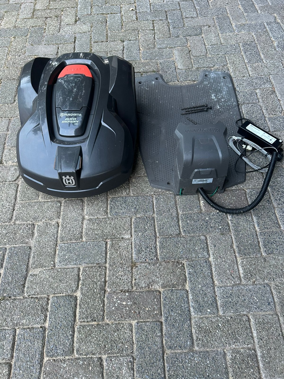 Robotmaaier Husqvarna auto mower 420, Tuin en Terras, Robotmaaiers, Ophalen, Zo goed als nieuw