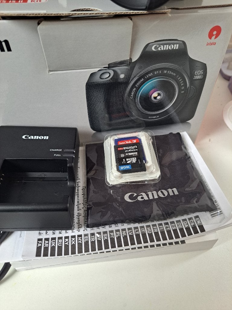 Canon Eos 2000D + lenzen, Spiegelreflex, Canon, Ingebouwde flitser, Ophalen of Verzenden