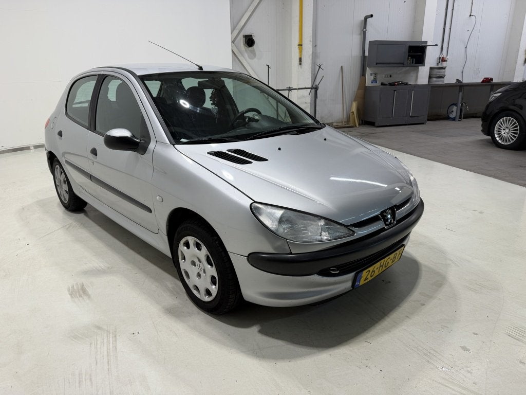 Peugeot 206 1.4 XT (bj 2001, automaat), Automaat, Stof, 1360 cc, Origineel Nederlands