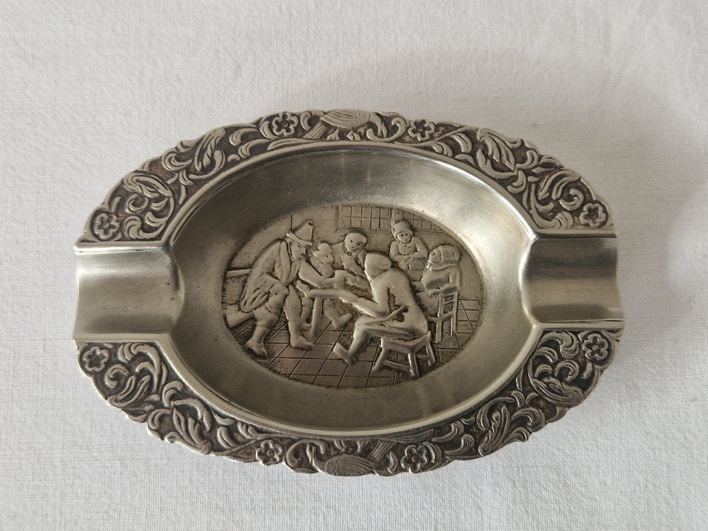 (B) Vintage verzilverde asbak met nostalgisch reliëf., Ophalen of Verzenden, Gebruikt, Asbak