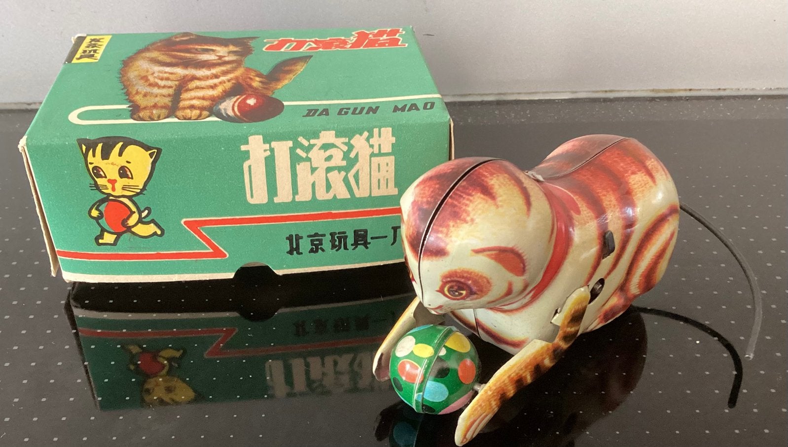 Oud Blikken opwindbaar poesje met bal,Tabby Cat OVP,China, Ophalen