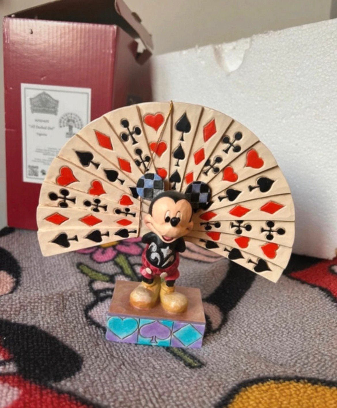 Disney traditions Mickey Mouse “All decked out”, Verzamelen, Ophalen of Verzenden, Mickey Mouse, Nieuw, Beeldje of Figuurtje