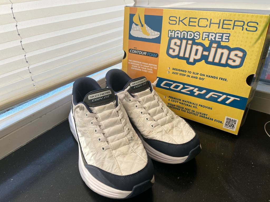 Skechers Cozy Fit instappers maat 41/42, Wit, Ophalen of Verzenden, Sneakers of Gympen, Zo goed als nieuw
