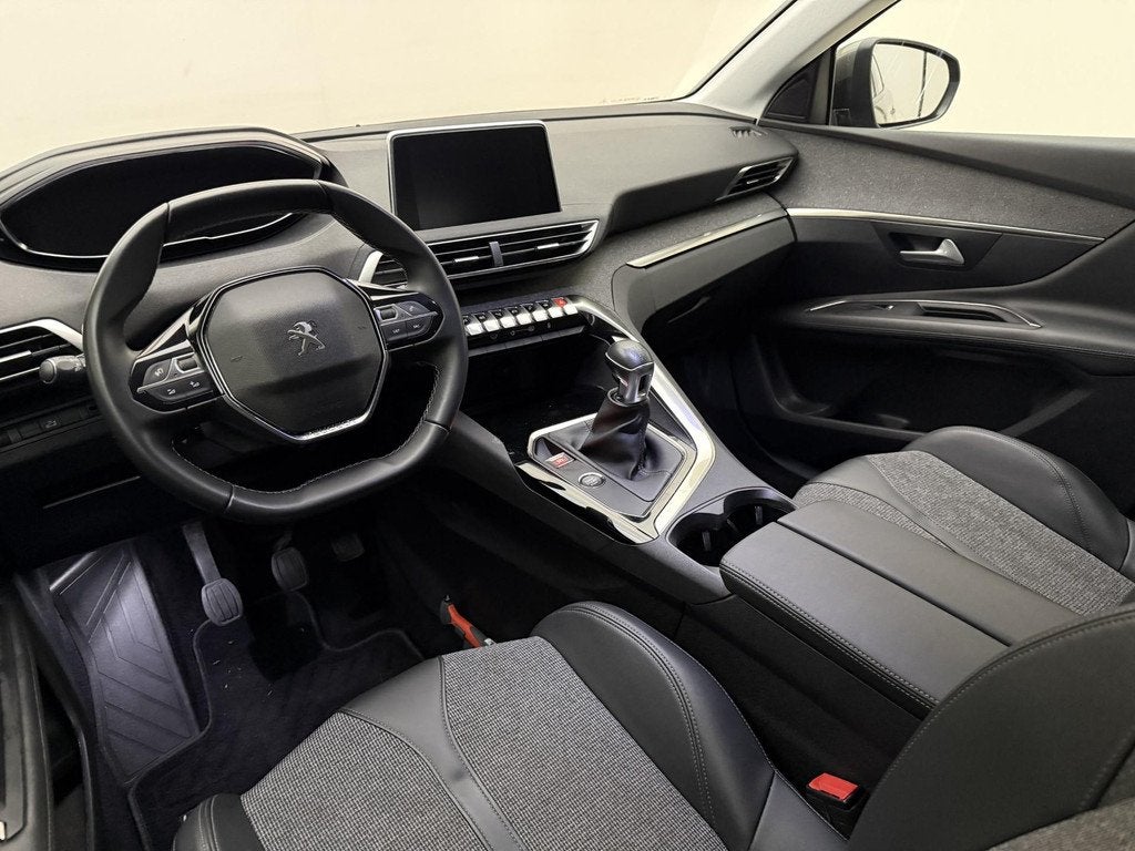 Peugeot 3008 1.2 PureTech Blue Lease Premium 130pk | Navigat, Voorwielaandrijving, Gebruikt, 1199 cc, Leder en Stof
