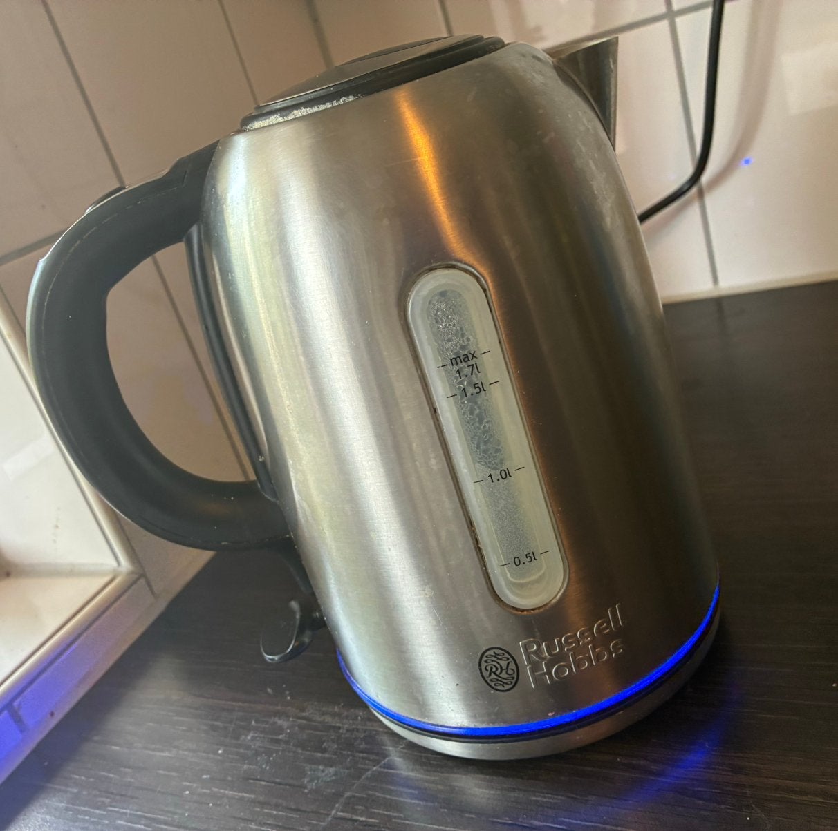 Russell Hobbs RVS waterkoker 1,7L – snel & stil, Witgoed en Apparatuur, Waterkokers, 1 tot 2 liter, Ophalen, Gebruikt, Rvs