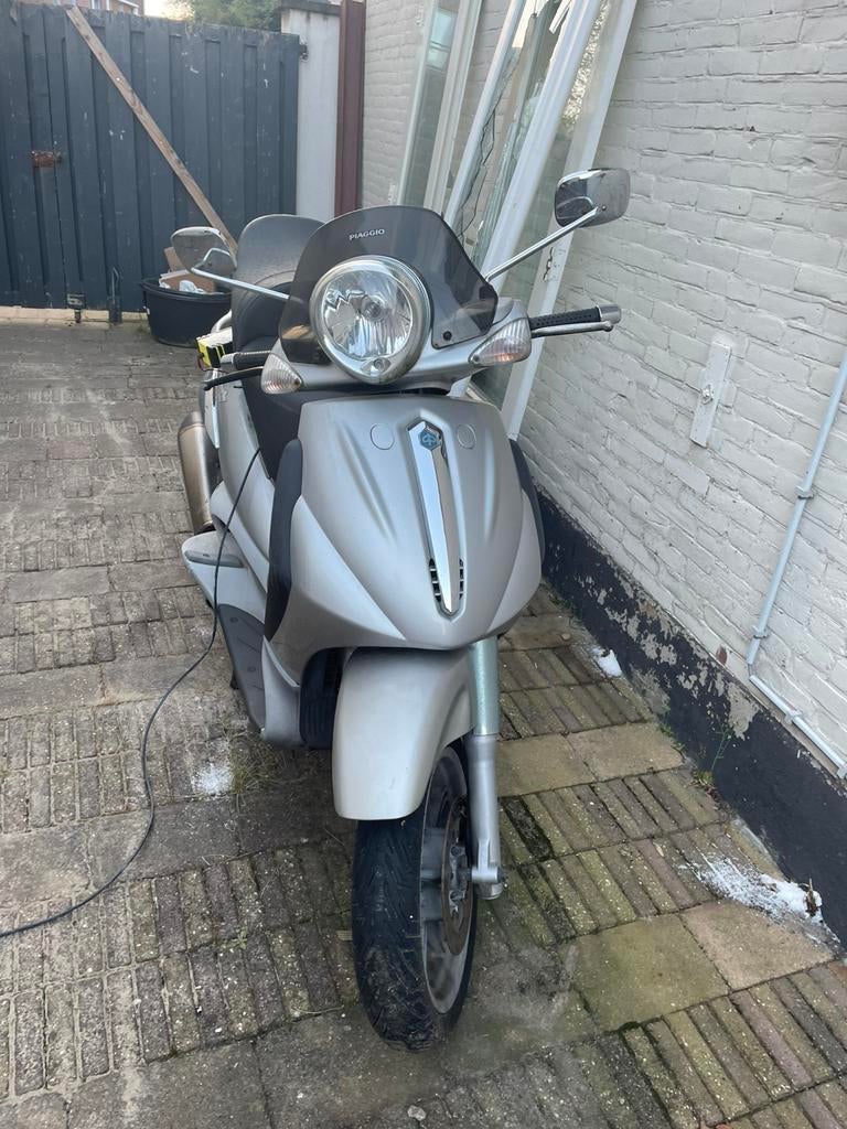 Piaggio beverly specialist gezocht in Amsterdam eo, Ophalen of Verzenden, Zo goed als nieuw, Benzine, Overige modellen