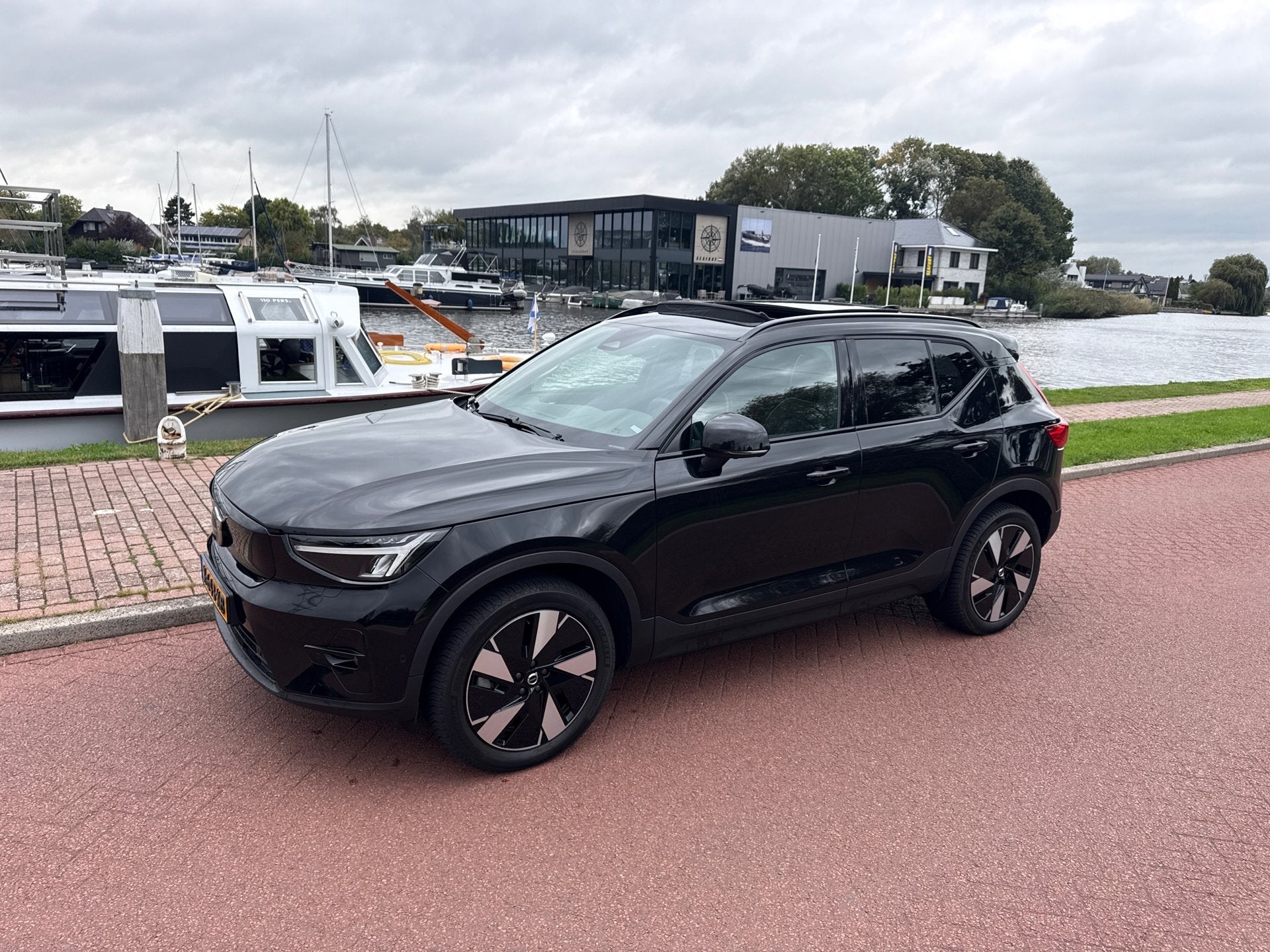Volvo XC40 Single Motor Extended Range Ultimate 82 kWh, Auto's, Automaat, Dealer onderhouden, Achterwielaandrijving, Gebruikt