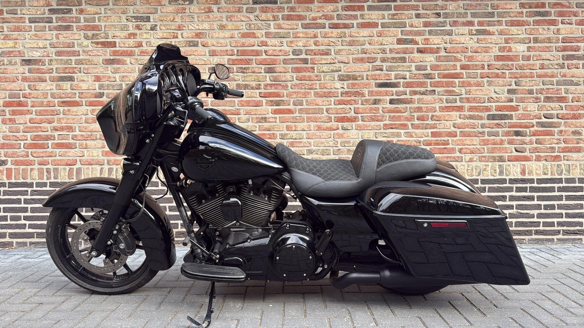 Harley Davidson 103 FLHXS Street Glide Streetglide Special C, Laan van Vredenoord 33
2289 DA  Rijswijk, NL, 1690 cc, H-DCUSTOMERSERVICE@Harley-Davidson.com
