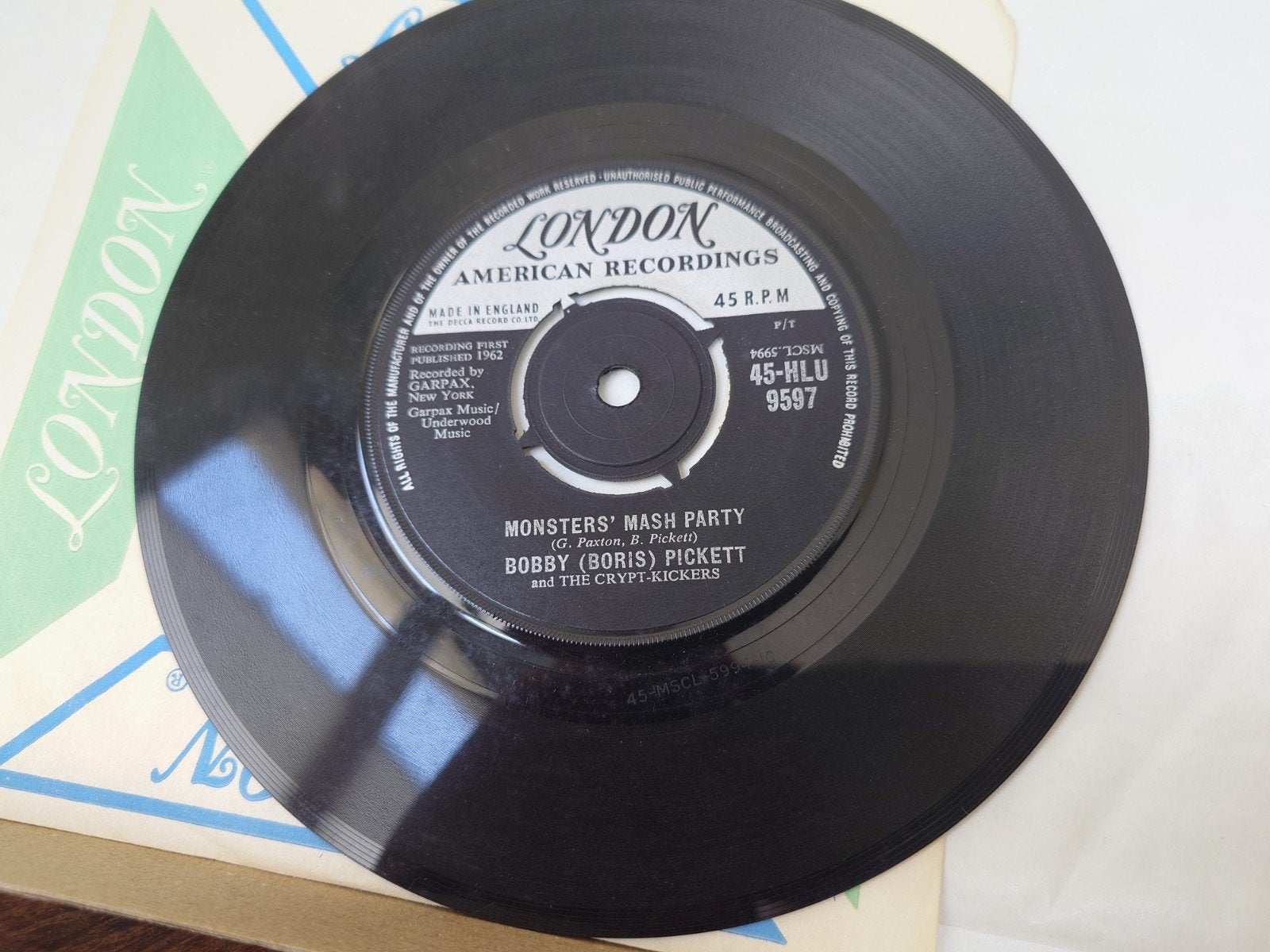 Peter Sellers Help!, Babysitter boogie en Monster Mash, Gebruikt, Verzenden, 7 inch, Beschermende buitenhoes