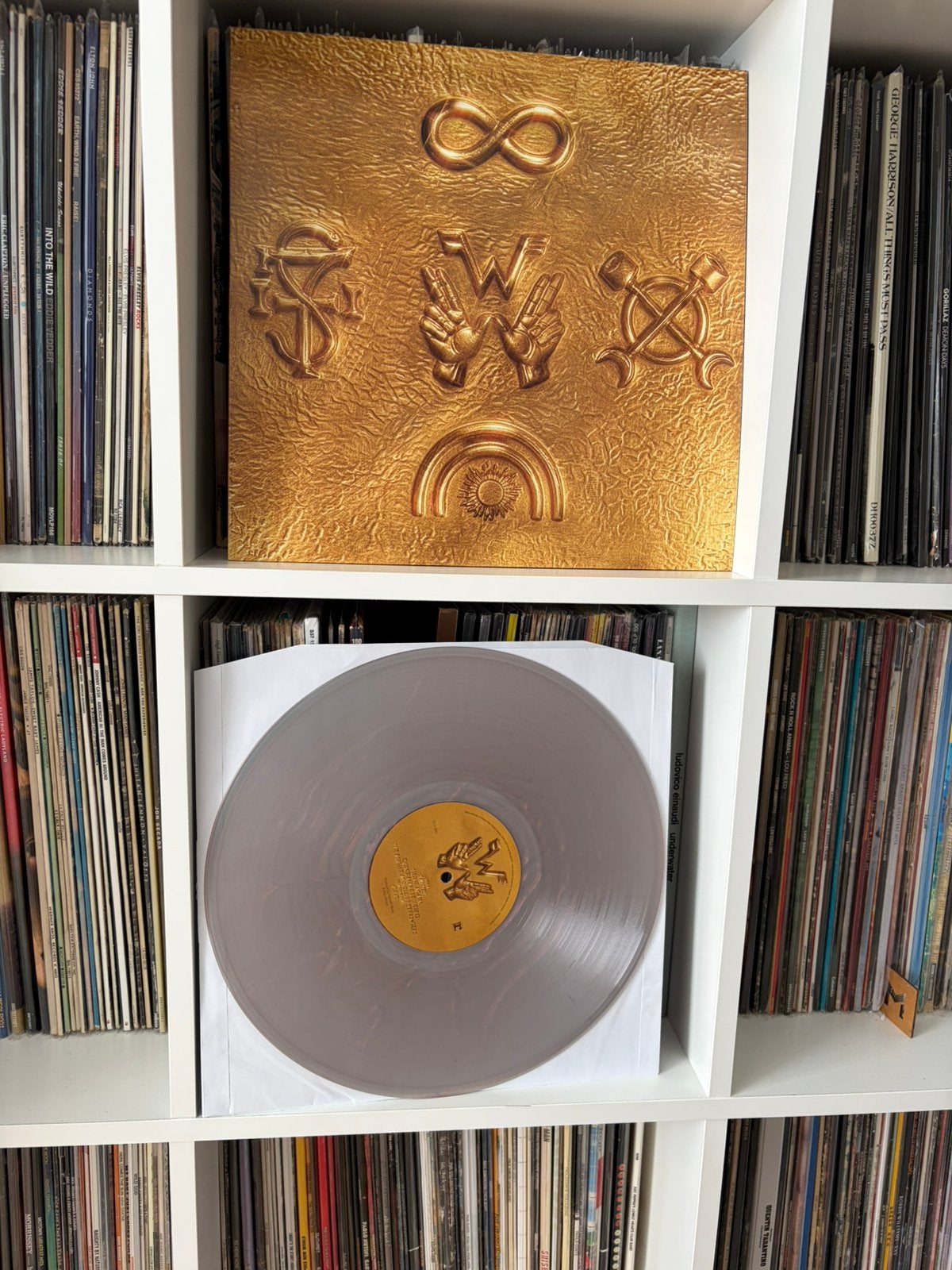 Weezer - The Gold One vinyl #1000, Verzenden, Zo goed als nieuw, 12 inch, Poprock